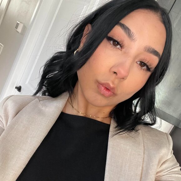 Meet your Posher, Dominique - Picture 1 of 1